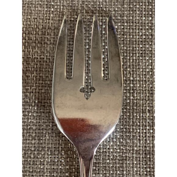 Rogers 1881 Oneida Ltd 1948 Salad Fork Plantation Pattern 6 1/2" Silverplate - Picture 6 of 7